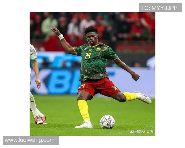 西甲激战：拜仁与曼联平局红牌事件引发全场热议战术分析揭秘