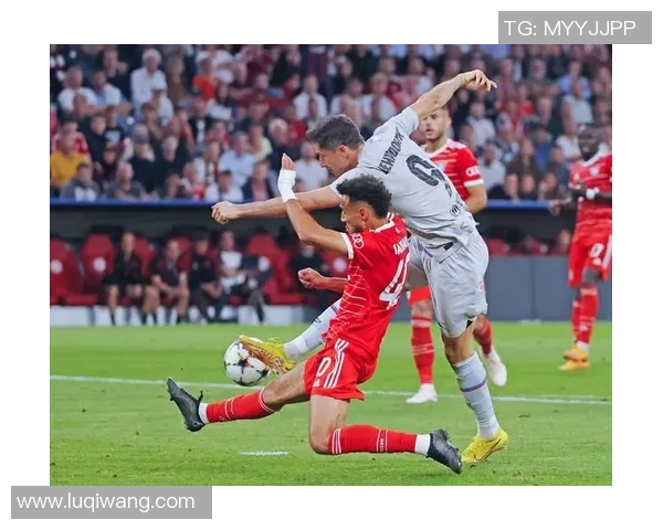 足总杯精彩对决巴萨3-0战胜拜仁引发争议判罚热议