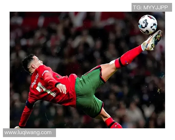 欧联杯曼联小胜本菲卡帽子戏法引发全场热烈反响分析