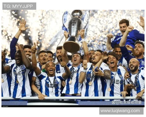 欧冠大战：那不勒斯狂胜波尔图6比2引发转会风波与全场沸腾